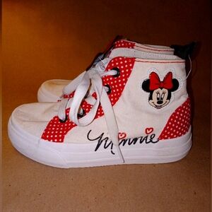 Minnie Girls Shoes. The most adorable shoes ever!  Size 1.